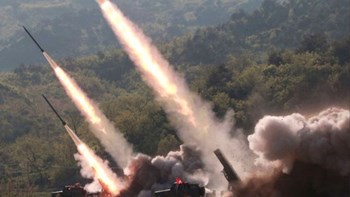Η Βόρεια Κορέα προχώρησε σε νέες εκτοξεύσεις πολλών πυραύλων