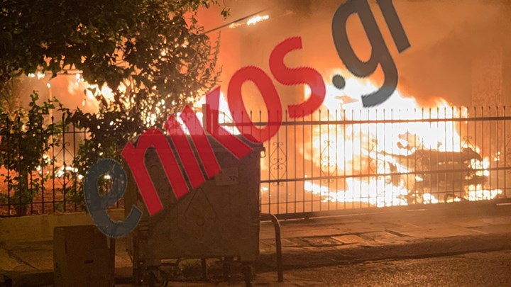 Οι πρώτες εικόνες από τη φωτιά σε πυλωτή στα Πετράλωνα – ΦΩΤΟ – ΒΙΝΤΕΟ αναγνώστη
