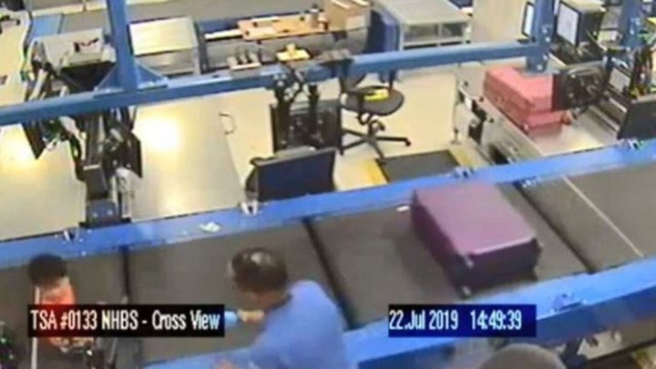 Πανικός στο αεροδρόμιο της Ατλάντα: Παιδάκι σκαρφάλωσε στον ιμάντα αποσκευών – ΒΙΝΤΕΟ