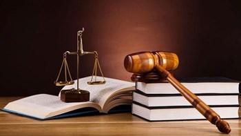 Αθώοι οι τέσσερις κατηγορούμενοι για σεξουαλική κακοποίηση ανήλικης στην Πιερία – “Η υπόθεση ενορχηστρώθηκε από τη μητέρα” είπε η εισαγγελέας
