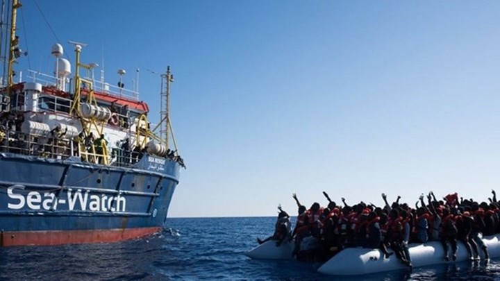 Σαφές μήνυμα Σαλβίνι στις ΜΚΟ: Μεγάλα πρόστιμα στα πλοία που σώζουν μετανάστες και δένουν χωρίς άδεια σε λιμάνια της χώρας