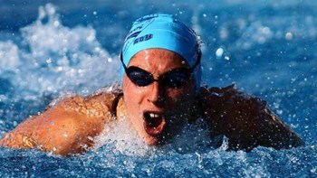 Στα ημιτελικά των 50μ. ελεύθερο ο Γκολομέεβ, πρόκριση Ντουντουνάκη στα 50μ. πεταλούδα