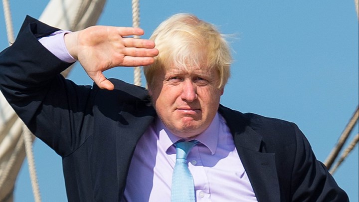 Η ατάκα ιδιοκτήτριας ταβέρνας στο Πήλιο στον Μπόρις Τζόνσον για τα μαλλιά του – Η αντίδραση του Βρετανού Πρωθυπουργού – ΦΩΤΟ