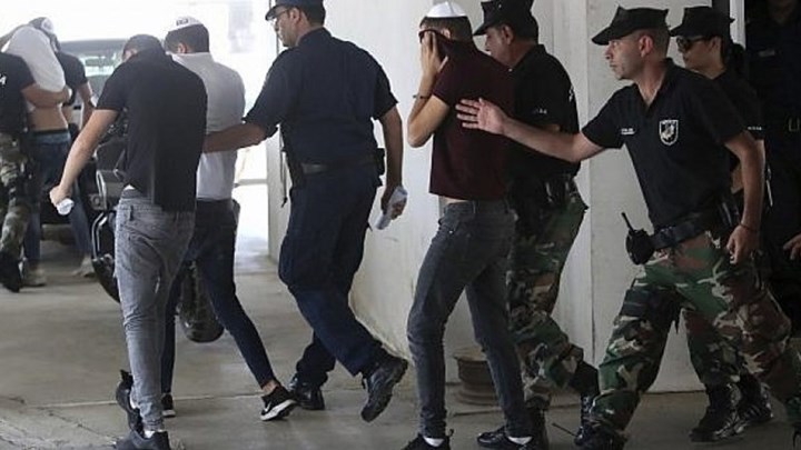 Με συνδρομή της Interpol οι έρευνες για τον ομαδικό βιασμό Βρετανίδας στην Αγία Νάπα – Νέες λεπτομέρειες στο φως