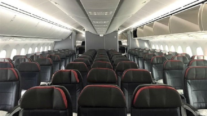 Έκτακτη προσγείωση αεροσκάφους λόγω… ανεξέλεγκτου επιβάτη – Επιτέθηκε στη σύζυγό του και την έφτυσε