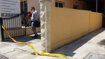 Σοκ: Βρέθηκε μαχαιρωμένη στο μπαλκόνι του σπιτιού της