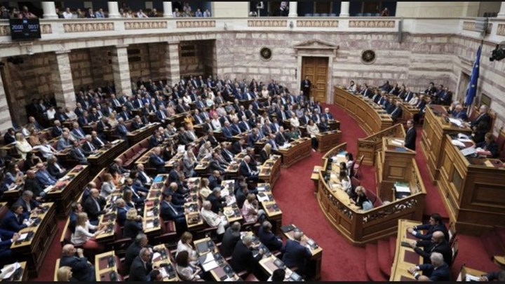 Εγκρίθηκε το φορολογικό νομοσχέδιο με τη μείωση του ΕΝΦΙΑ – «Ναι» επί της αρχής και από τον ΣΥΡΙΖΑ