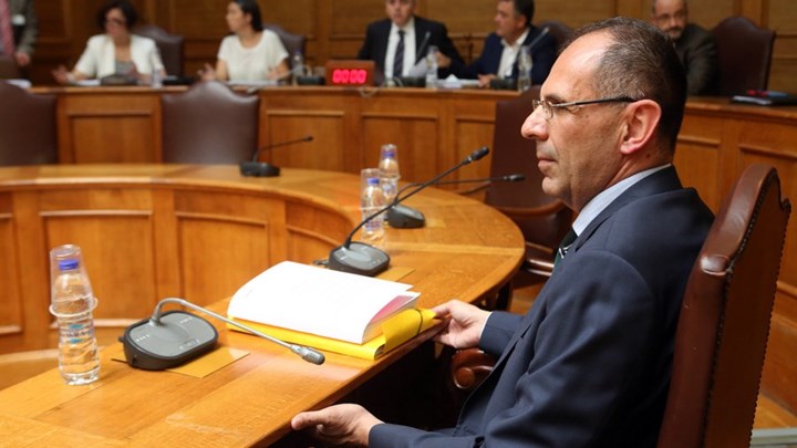 Το στοίχημα του υπουργού Επικρατείας με τον Πολάκη – Γεραπετρίτης: Μειώνονται οι μετακλητοί από 770 σε 695 – Έρχεται οικονομική αυτοτέλεια των δήμων