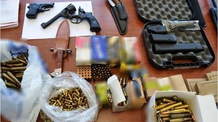 Είχε μετατρέψει το σπίτι και την αποθήκη του σε οπλοστάσιο – Τι βρήκαν οι αστυνομικοί – ΦΩΤΟ