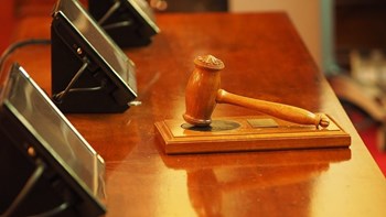Ποινές έως 9 έτη στους 13 κατηγορούμενους για το σκάνδαλο με τα υπερκοστολογημένα ορθοπεδικά