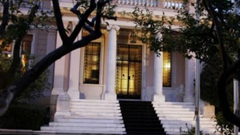 Κυβερνητικές πηγές για Θάνου: Ο Τσίπρας προσπαθεί απελπισμένα να κρατήσει στην καρέκλα της την εκλεκτή του