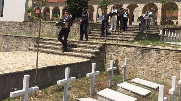 Ενταφιάστηκαν στην Κλεισούρα τα οστά 85 Ελλήνων πεσόντων στο έπος του ’40 – ΦΩΤΟ