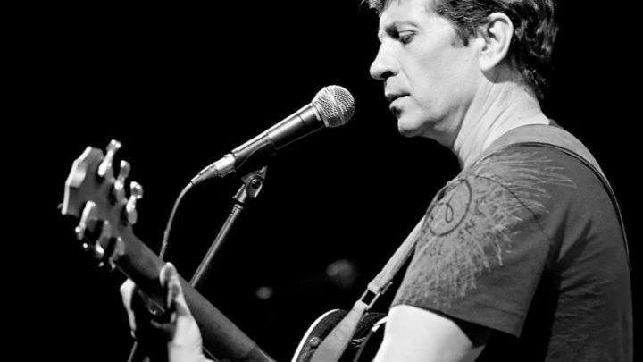 Εκνευρισμένος ο Μάλαμας διέκοψε συναυλία στη Ραφήνα λόγω καπνογόνου – ΒΙΝΤΕΟ