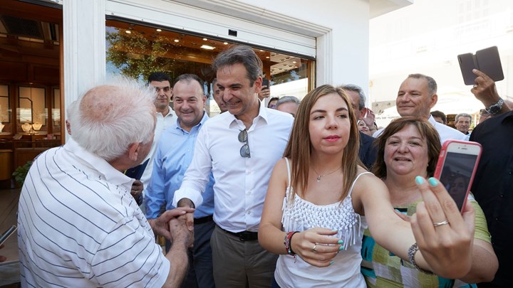 Η μαντινάδα που αφιέρωσε ο Κυριάκος Μητσοτάκης στους κατοίκους της Καρπάθου – ΒΙΝΤΕΟ