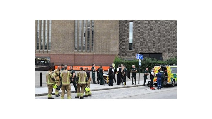 Σοκ στη Βρετανία: Έφηβος έσπρωξε 6χρονο από τον 10ο όροφο της πινακοθήκης Tate – Σε κρίσιμη κατάσταση το παιδί