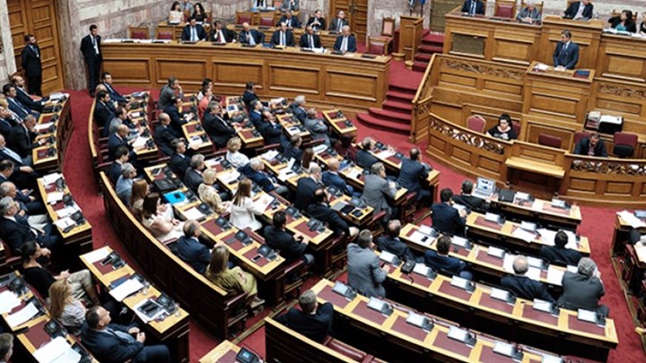 Στην κρίση της Ολομέλειας το νομοσχέδιο για το επιτελικό κράτος: Ποιες αλλαγές φέρνει – Οι αντιδράσεις των κομμάτων