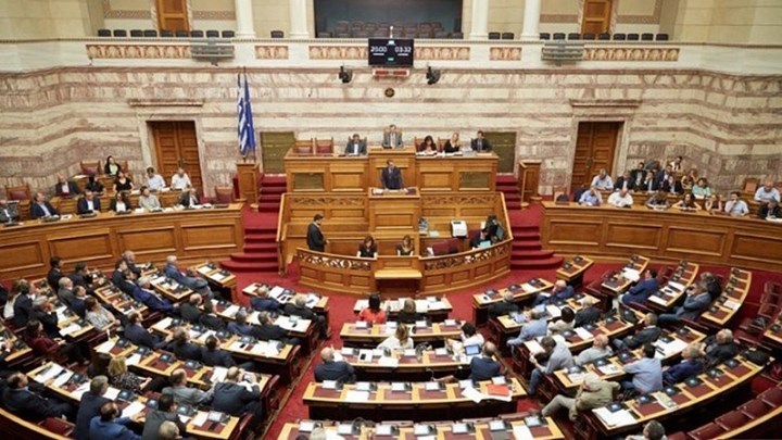 Με επίκεντρο το άσυλο η συζήτηση του πολυνομοσχεδίου – Επιφύλαξη από το Κίνημα Αλλαγής