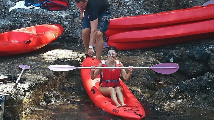 Εντυπωσιάζει η Κόρτνεϊ Καρντάσιαν με το αποκαλυπτικό μπικίνι της – ΦΩΤΟ