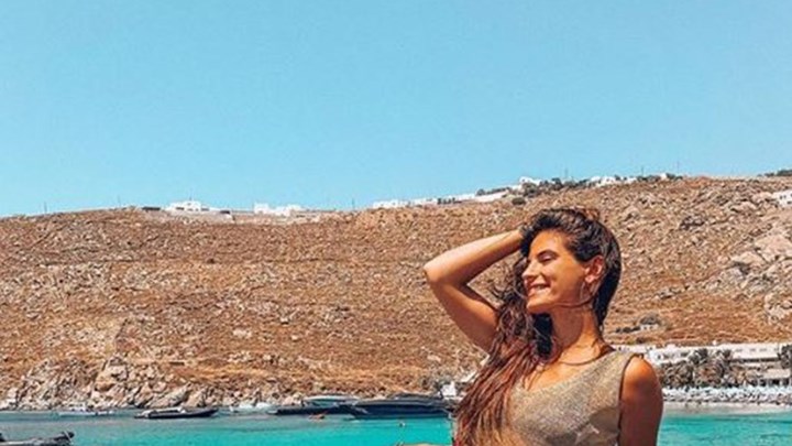 Η “καυτή” εμφάνιση της Χριστίνας Μπόμπα σε παραλία της Μυκόνου – ΒΙΝΤΕΟ