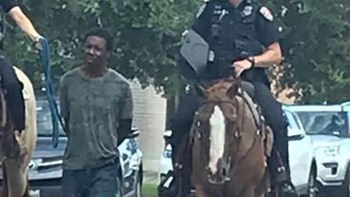 Εικόνες σοκ στο Τέξας – Έφιπποι αστυνομικοί τραβούν με σχοινί Αφροαμερικανό – ΦΩΤΟ – ΒΙΝΤΕΟ