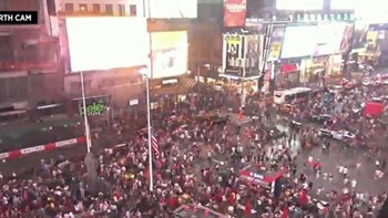 Χαμός στην Times Square – Έτρεχαν πανικόβλητοι γιατί πέρασαν τον κρότο εξάτμισης για πυροβολισμούς – ΒΙΝΤΕΟ