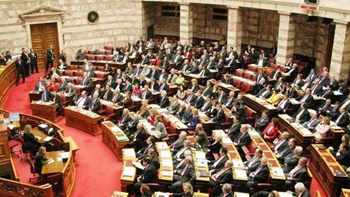 Απορρίφθηκε η ένσταση αντισυνταγματικότητας – Ονομαστική για το άσυλο προανήγγειλε το ΚΚΕ