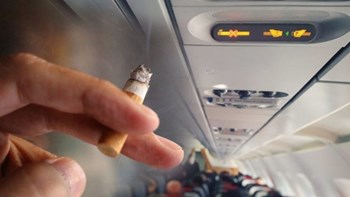 Άναψαν τσιγάρο στο αεροπλάνο και βρέθηκαν στο δικαστήριο