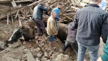 Ισχυρός σεισμός στην Τουρκία: Έξι τραυματίες – Κατέρρευσαν κτίρια – Συγκλονιστικές εικόνες – ΦΩΤΟ – ΒΙΝΤΕΟ
