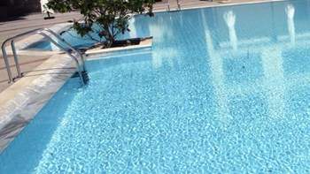 Στα δικαστήρια προσέφυγε ο πατέρας των κοριτσιών από τη Γαλλία που πνίγηκαν σε πισίνα στη Ρόδο