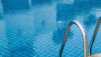 Τραγωδία στη Ρόδο: Απόδοση ευθυνών ζητεί ο πατέρας των δύο κοριτσιών που πνίγηκαν στην πισίνα