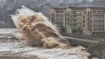 Φονικό το πέρασμα τυφώνα στην Κίνα – Στους 13 οι νεκροί και στους 16 οι αγνοούμενοι – ΦΩΤΟ