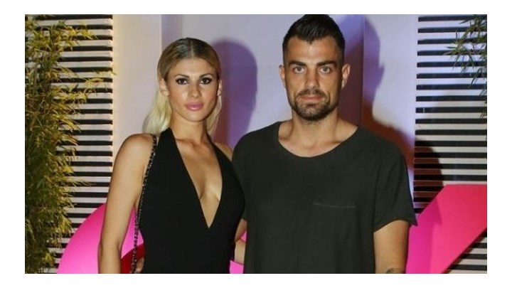 Η σύζυγος του Στέλιου Χανταμπάκη κάνει scuba diving με… τις ψηλοτάκουνες γόβες της – ΦΩΤΟ