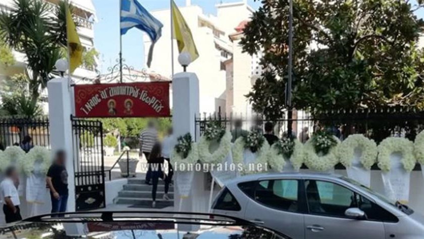 Σκηνές αρχαίας τραγωδίας στην κηδεία του 15χρονου ποδηλάτη στη Λαμία – ΦΩΤΟ