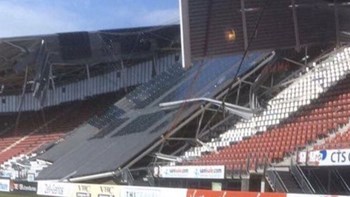 Έπεσε στέγαστρο στο γήπεδο της Άλκμααρ – ΦΩΤΟ