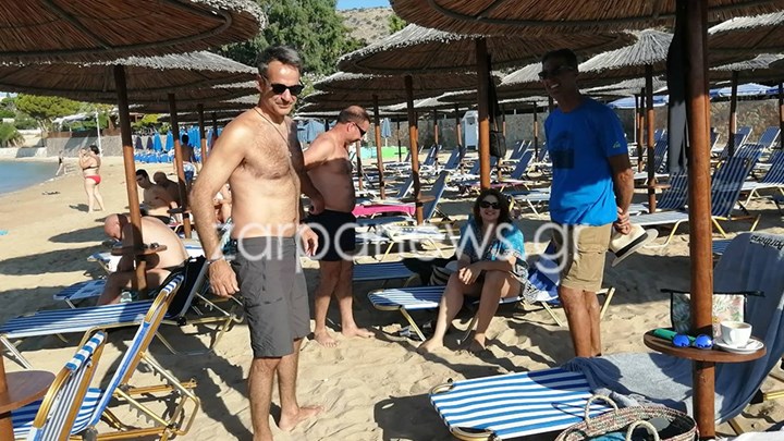 Οι βουτιές του Κυριάκου Μητσοτάκη στα Χανιά – ΦΩΤΟ