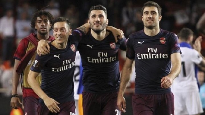 Νέα τροπή στην υπόθεση των παικτών της Άρσεναλ – Συλλήψεις έξω από το σπίτι του Οζίλ