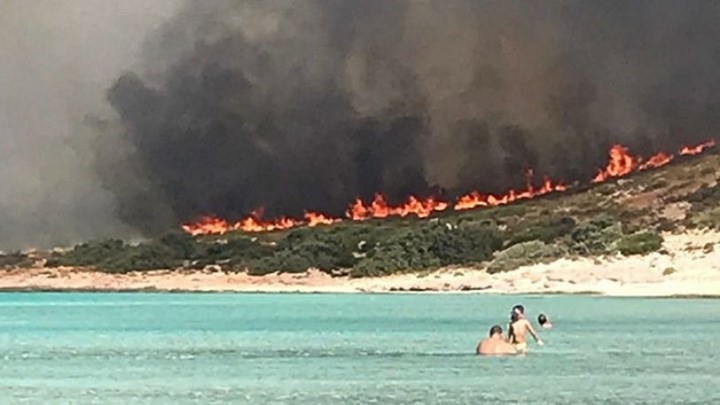 “Αδειάζει” η Ελαφόνησος: Αποχωρούν οι επισκέπτες – Τι λέει η αντιπεριφερειάρχης Λακωνίας