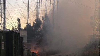 Ζημιές στις εγκαταστάσεις του Love Radio από τη φωτιά στον Υμηττό – ΦΩΤΟ