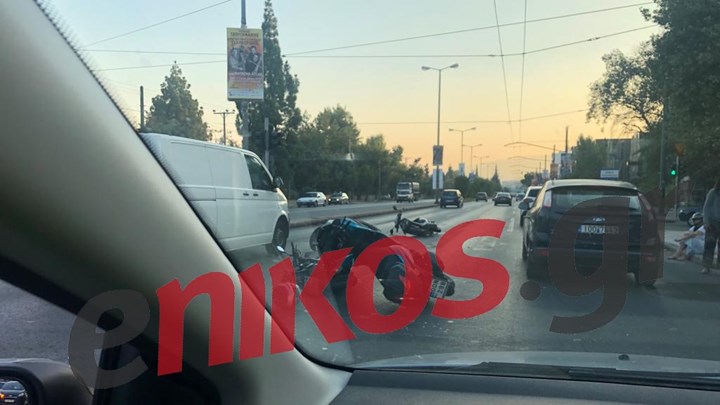 Τροχαίο με τρία μηχανάκια στη Λεωφόρο Κηφισίας – Ένας ελαφρά τραυματίας – ΦΩΤΟ αναγνώστη
