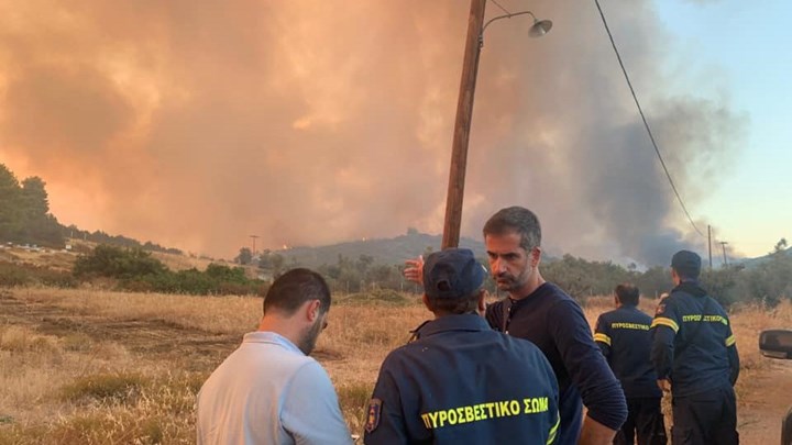 Στο μέτωπο της φωτιάς στην Εύβοια ο Κώστας Μπακογιάννης – ΦΩΤΟ
