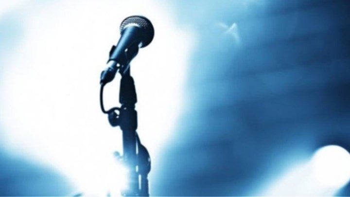 Θύμα χάκερ έπεσε γνωστός τραγουδιστής – Χρέωσαν τον ίδιο και τη σύζυγό του με 1.500 ευρώ – ΦΩΤΟ