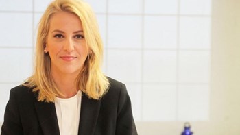 Δούρου: Θέμα Δημοκρατίας η άμεση επαναλειτουργία των σταθμών που επλήγησαν από την πυρκαγιά στον Υμηττό