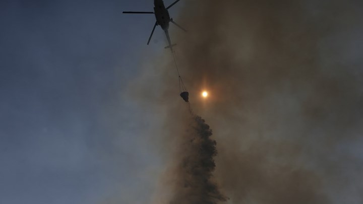 Μάχη να οριοθετηθεί η μεγάλη πυρκαγιά στην Εύβοια – Καίει σε χαράδρα – ΦΩΤΟ – ΒΙΝΤΕΟ