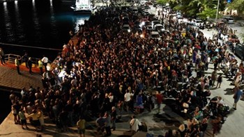 Ξεκίνησε ο “απεγκλωβισμός” τουριστών στη Σαμοθράκη – Κανονικά σήμερα τα δρομολόγια – ΒΙΝΤΕΟ