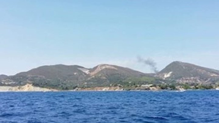 Μεταξύ Κοιλιωμένου και Αγαλά καίει η πυρκαγιά στη Ζάκυνθο – ΦΩΤΟ