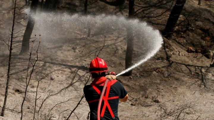 Μαίνονται οι πυρκαγιές στη νότια Γαλλία – Μάχη με τις φλόγες για 1.000 πυροσβέστες
