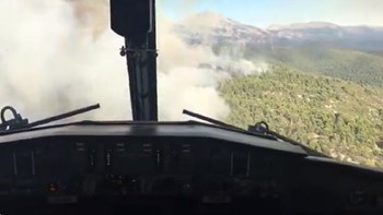Εικόνες από την πυρκαγιά στην Εύβοια μέσα από πιλοτήριο καναντέρ – ΒΙΝΤΕΟ