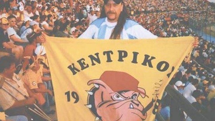 Έφυγε από τη ζωή η θρυλική μορφή της κερκίδας του Άρη, ο «Κουκ» – ΦΩΤΟ