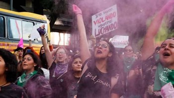 Διαδήλωση  για βιασμούς εφήβων κοριτσιών από αστυνομικούς στο Μεξικό