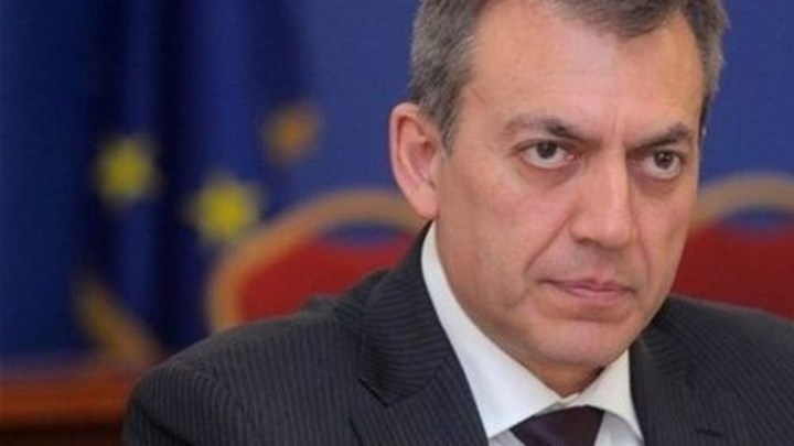 Βρούτσης: Τη Δευτέρα θα υπογραφεί η εγκύκλιος που θα καταργεί τον βάσιμο λόγο απόλυσης – Τι είπε για τις εισφορές